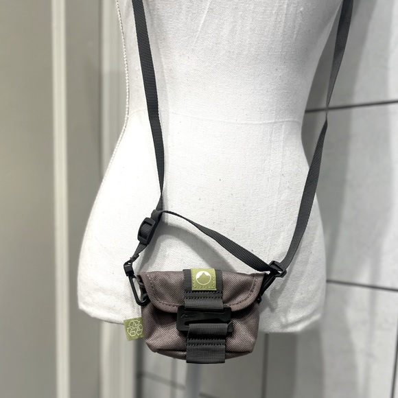 Lowepro Crossbody Bag - Picture 1 of 7